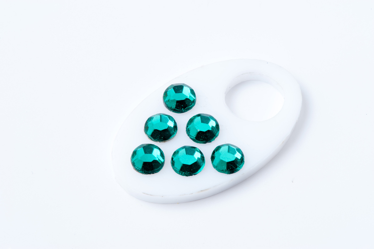 Стразы клеевые SS30 Emerald Lt